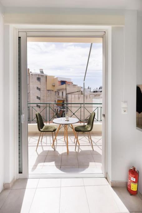 Adorable Sunny Studio With Private Balcony I أثينا المظهر الخارجي الصورة